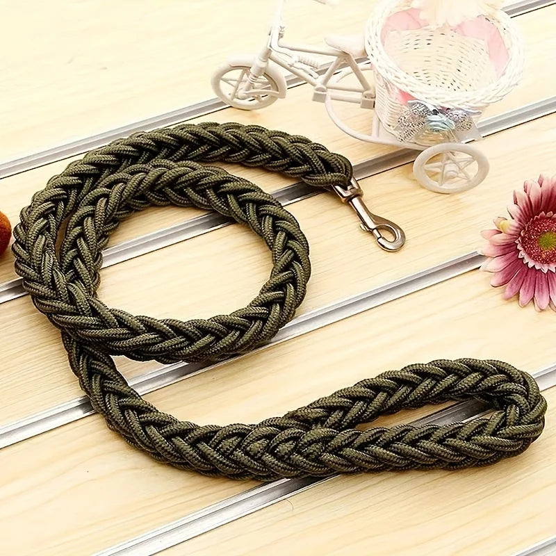Dog leash for effective training and comfortable walking, strong and durable braid, suitable for large dogs, dog training leash